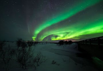 Aurora boreal caçada de carro